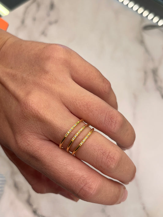 Anillo Liso con Diamantes