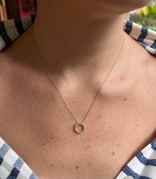 Collar Círculo de Diamantes Mediano