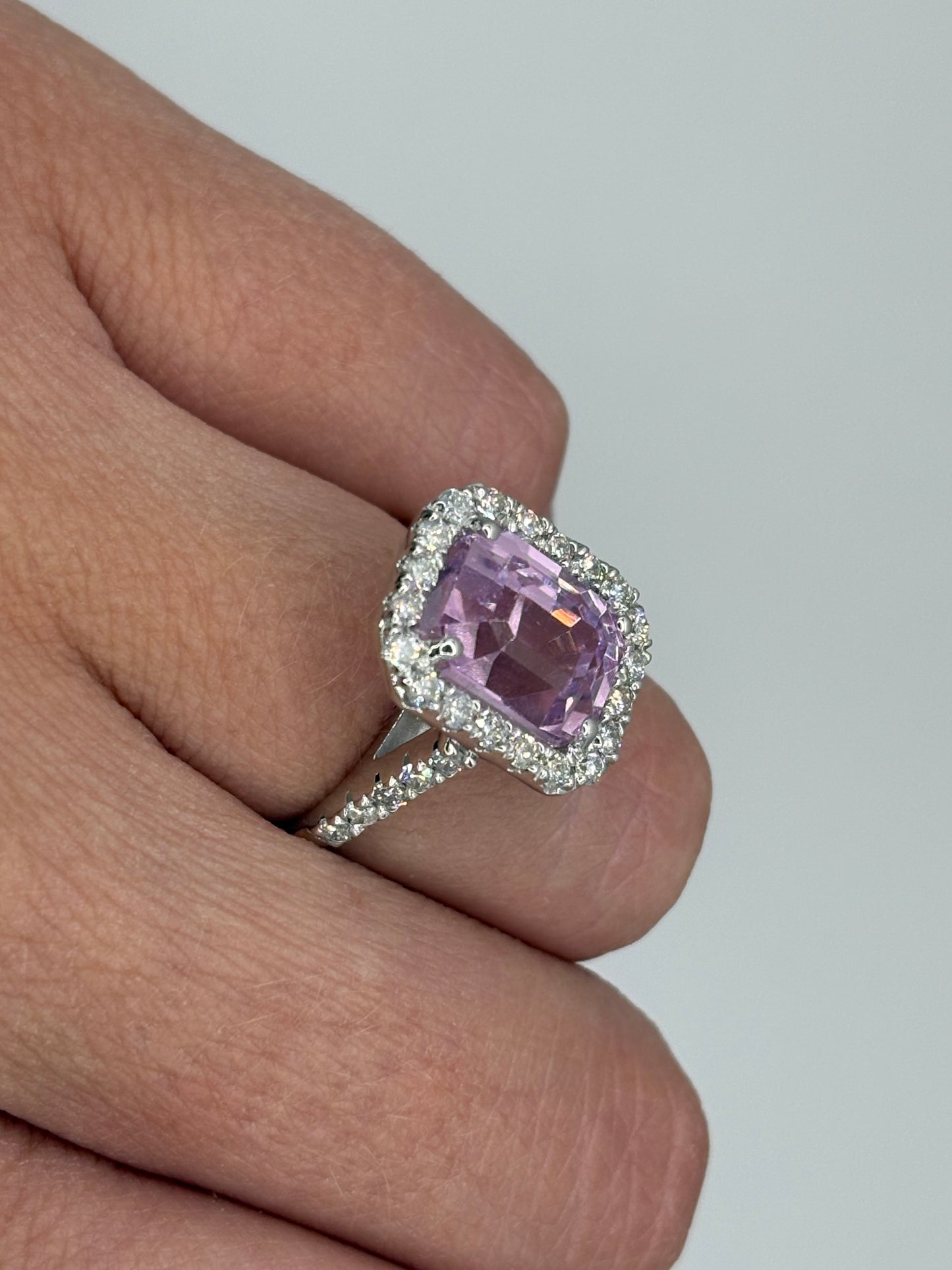 Anillo Kunzita