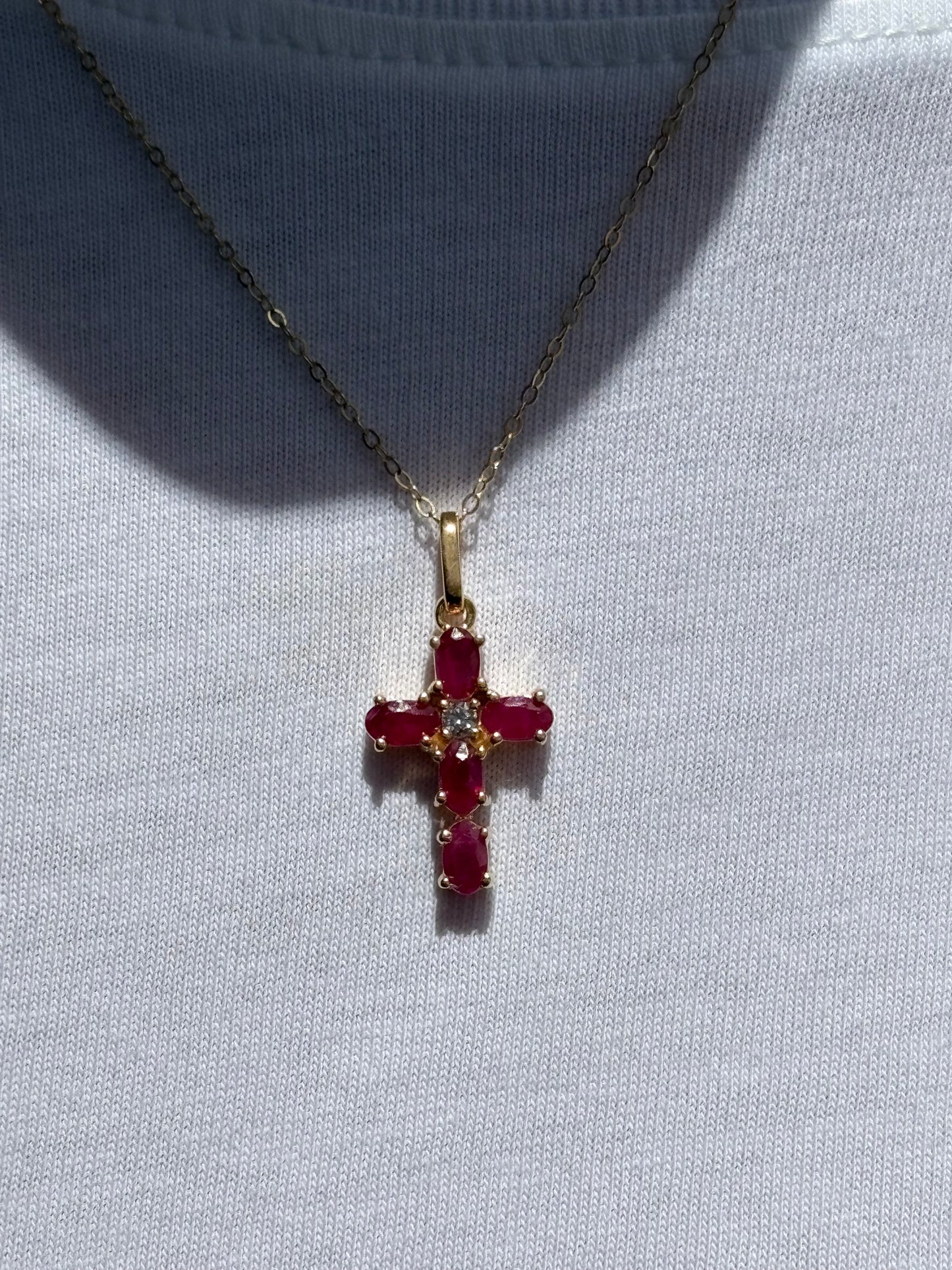 Cruz de Rubíes