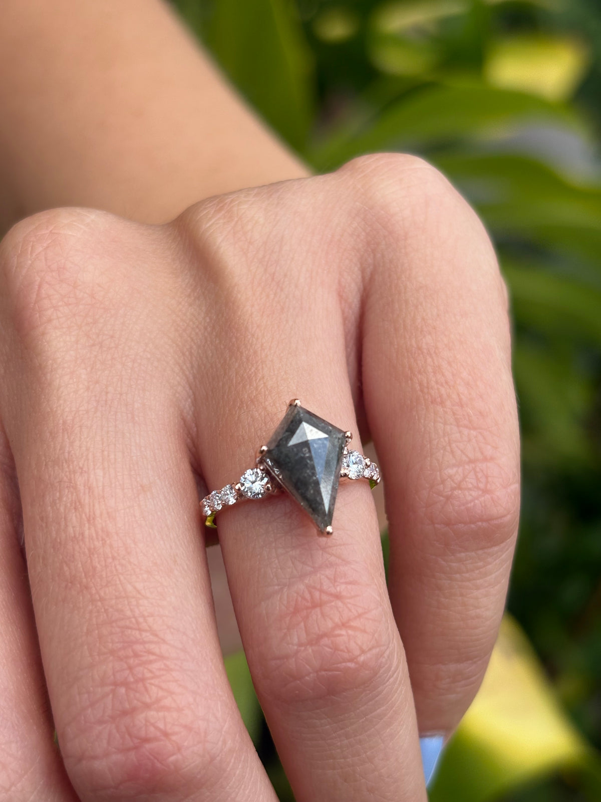 Salt & Pepper Kite de diamantes en oro de 14K, vista 3 | Emiliana