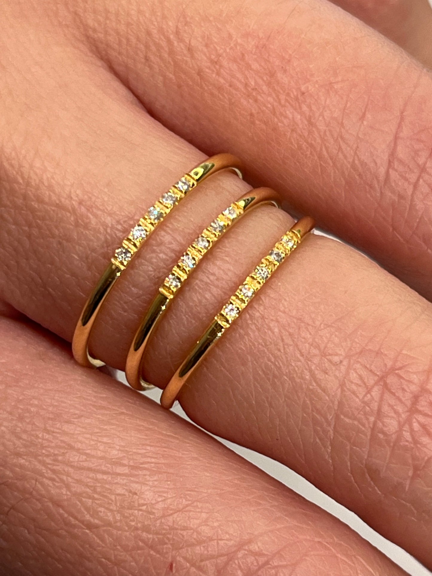 Anillo Liso con Diamantes
