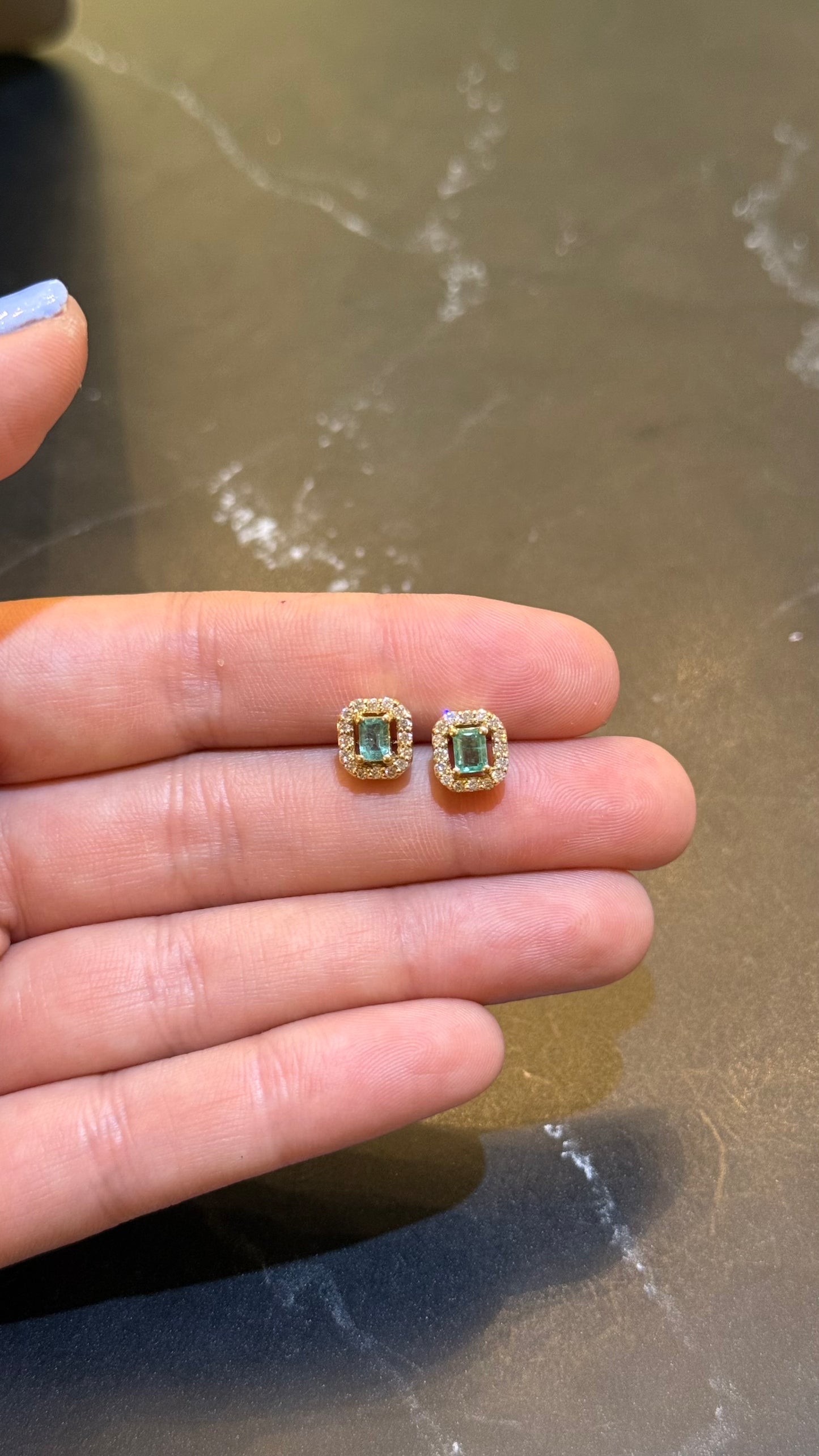 Aretes Esmeralda Halo Baguette