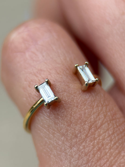 Pinky Ring Baguette