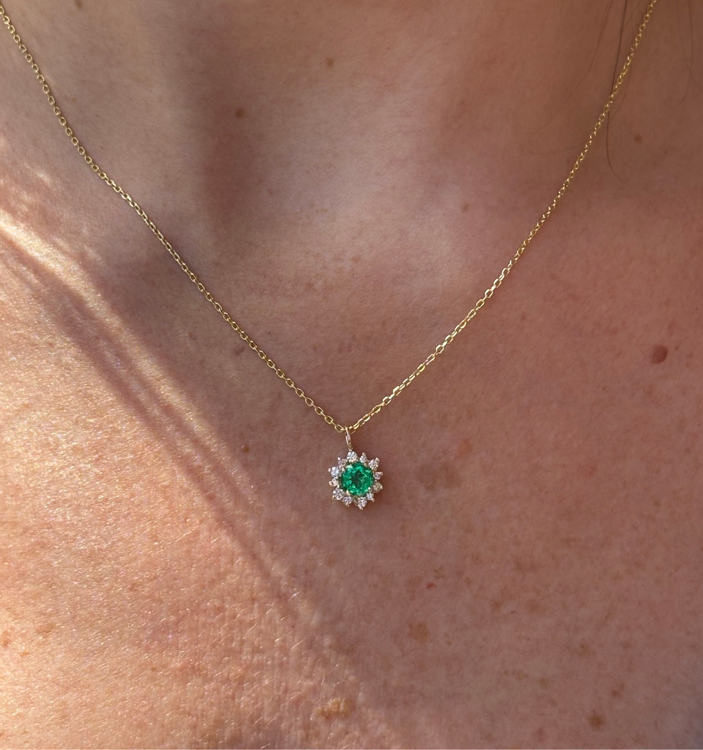 Collar Flor Esmerlada