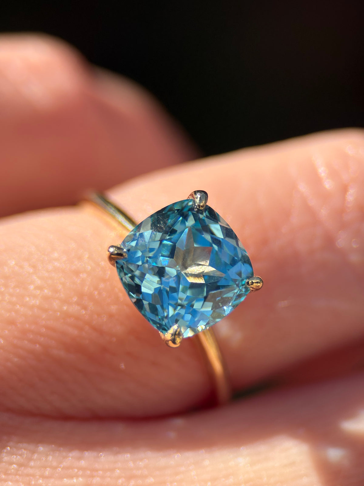 Anillo Topacio Suizo en oro de 14K, vista 2 | Emiliana