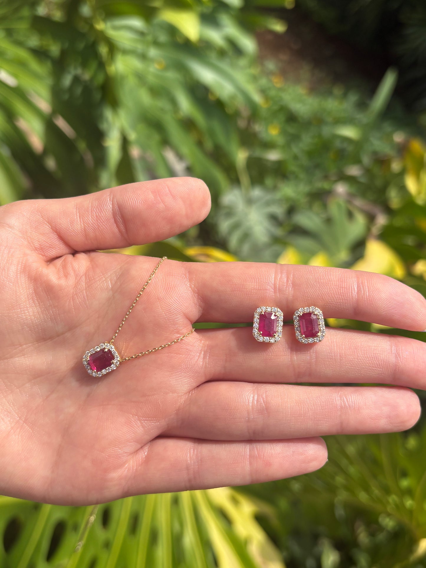 Aretes Giordana corte Esmeralda en Rubí