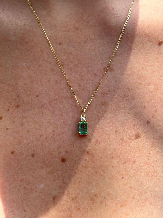 Collar Esmeralda y Diamante