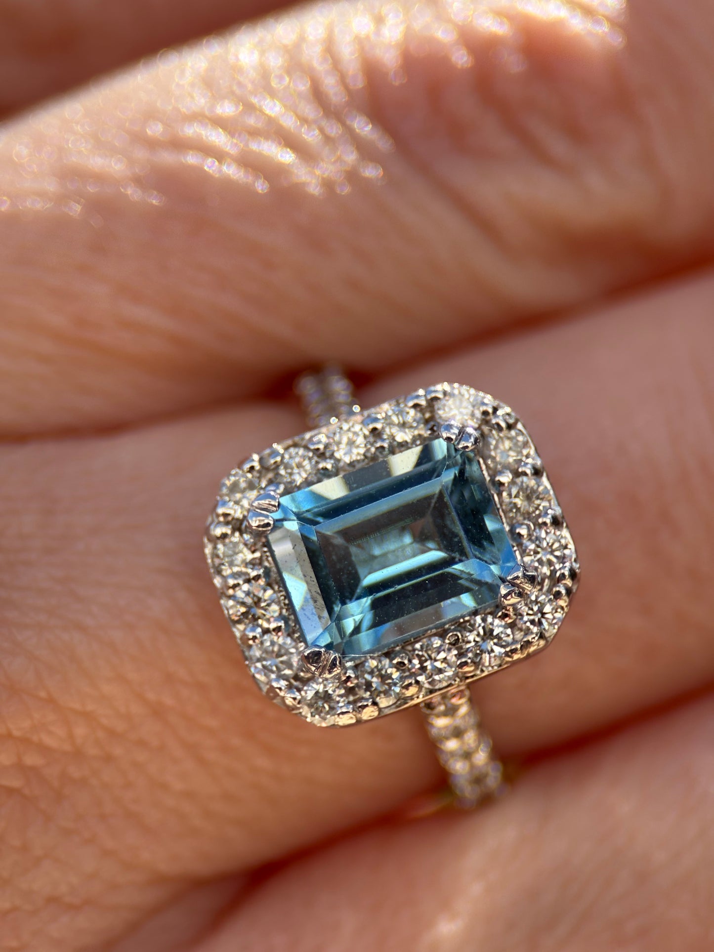 Anillo Capri