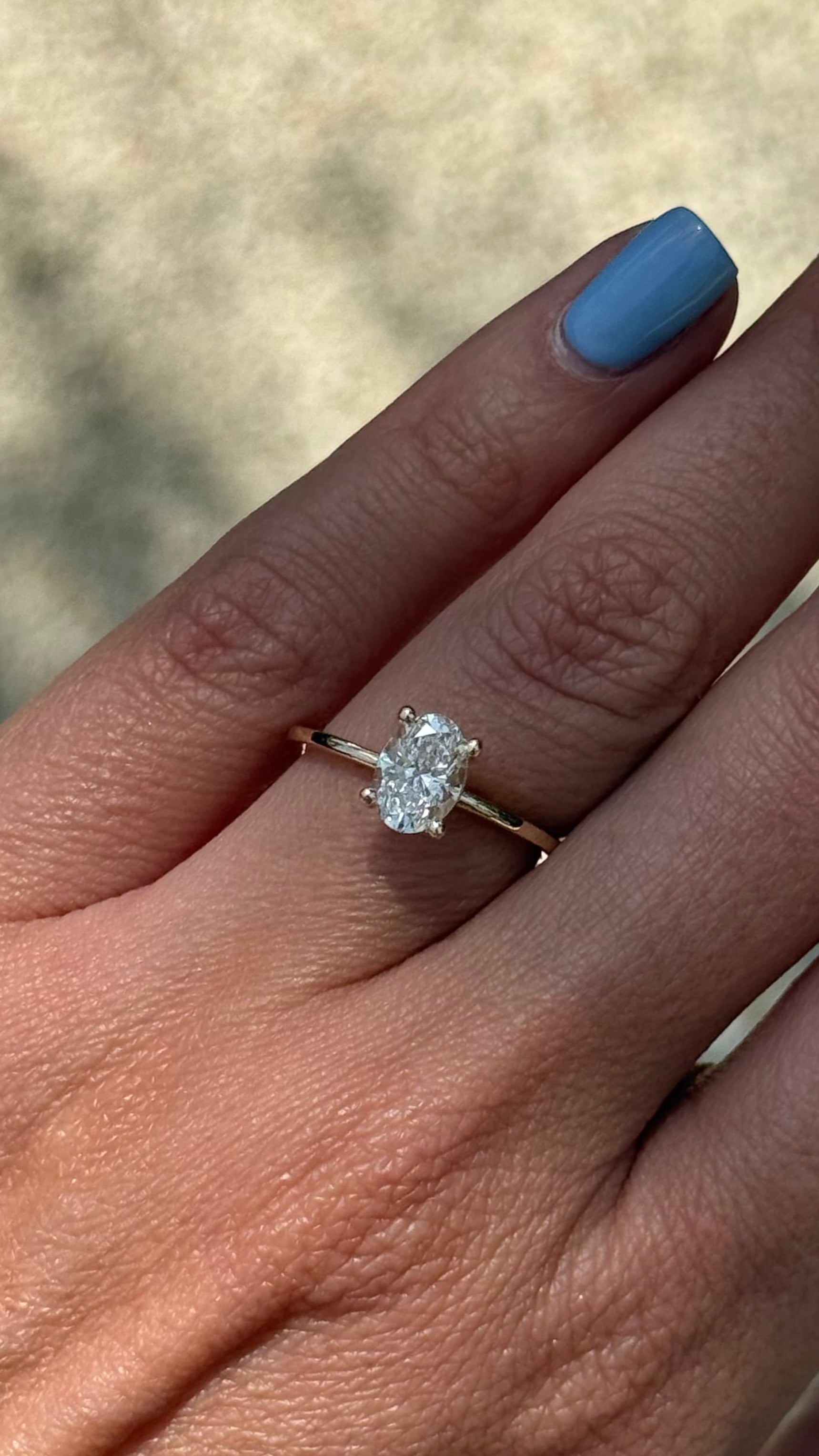Anillo Solitario Oval con diamante lab grown de 1 ct en oro de 14K