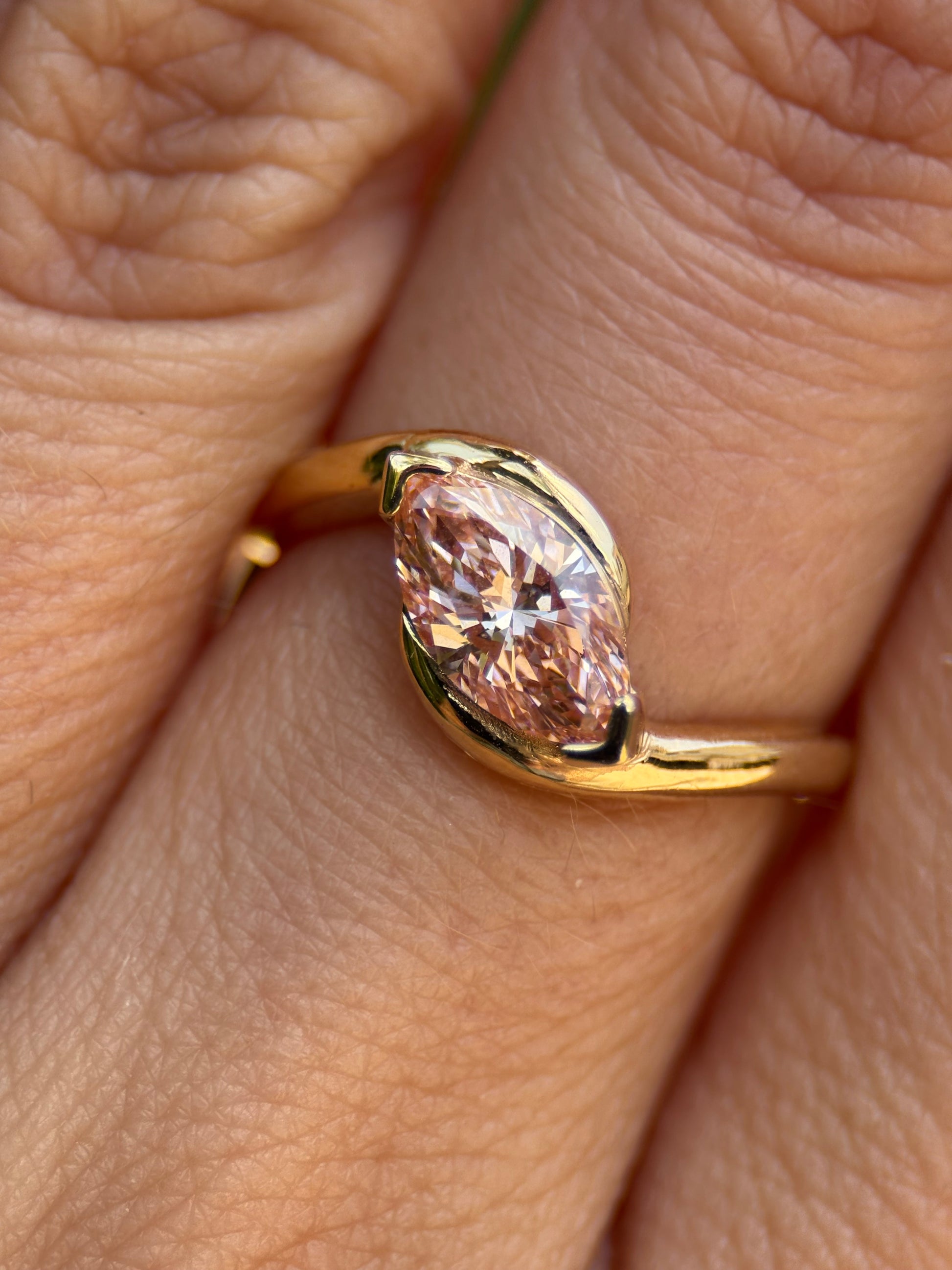 Anillo Marquee de diamante rosa – joyería fina en oro de 14K | Emiliana