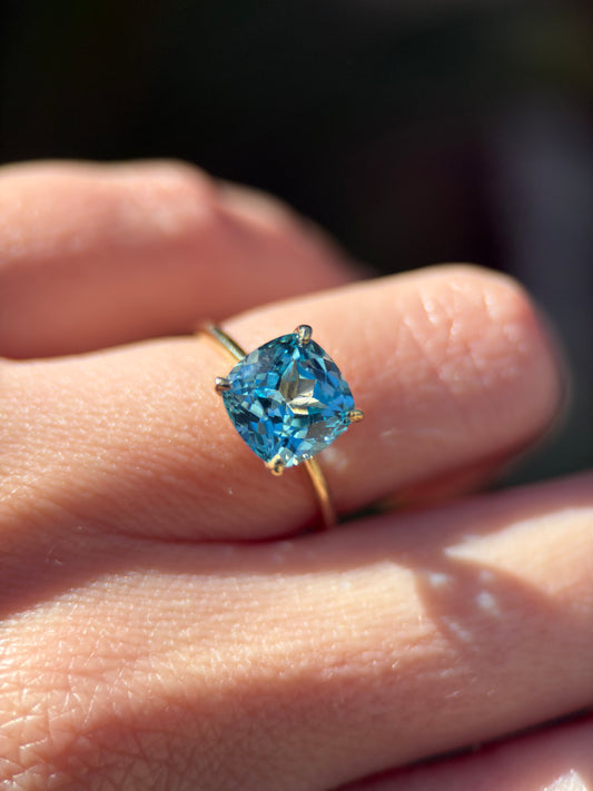 Anillo Topacio Suizo