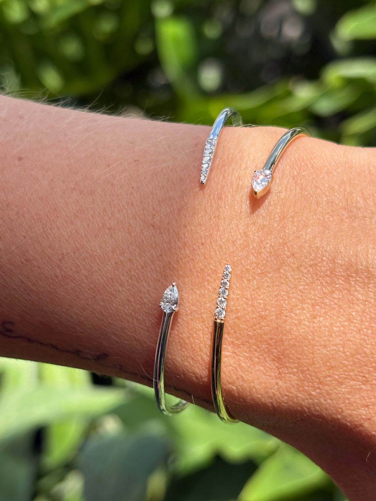 Pulsera Emilia Flexible de diamantes en oro de 14K, vista 3 | Emiliana