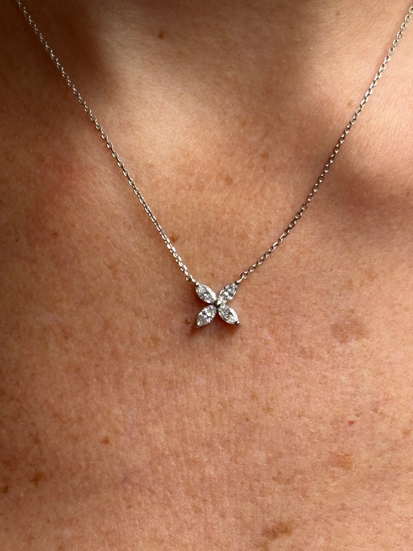 Collar Flor Diamante