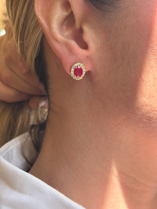 Aretes roseta de rubí medianos