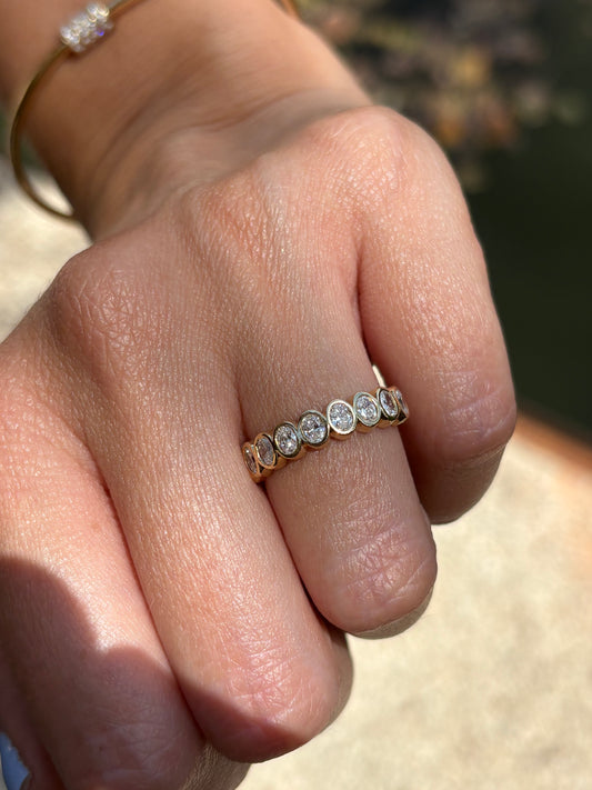 Churumbela Oval 1 Ct con Bisel de diamantes en oro de 14K, vista 2 | Emiliana