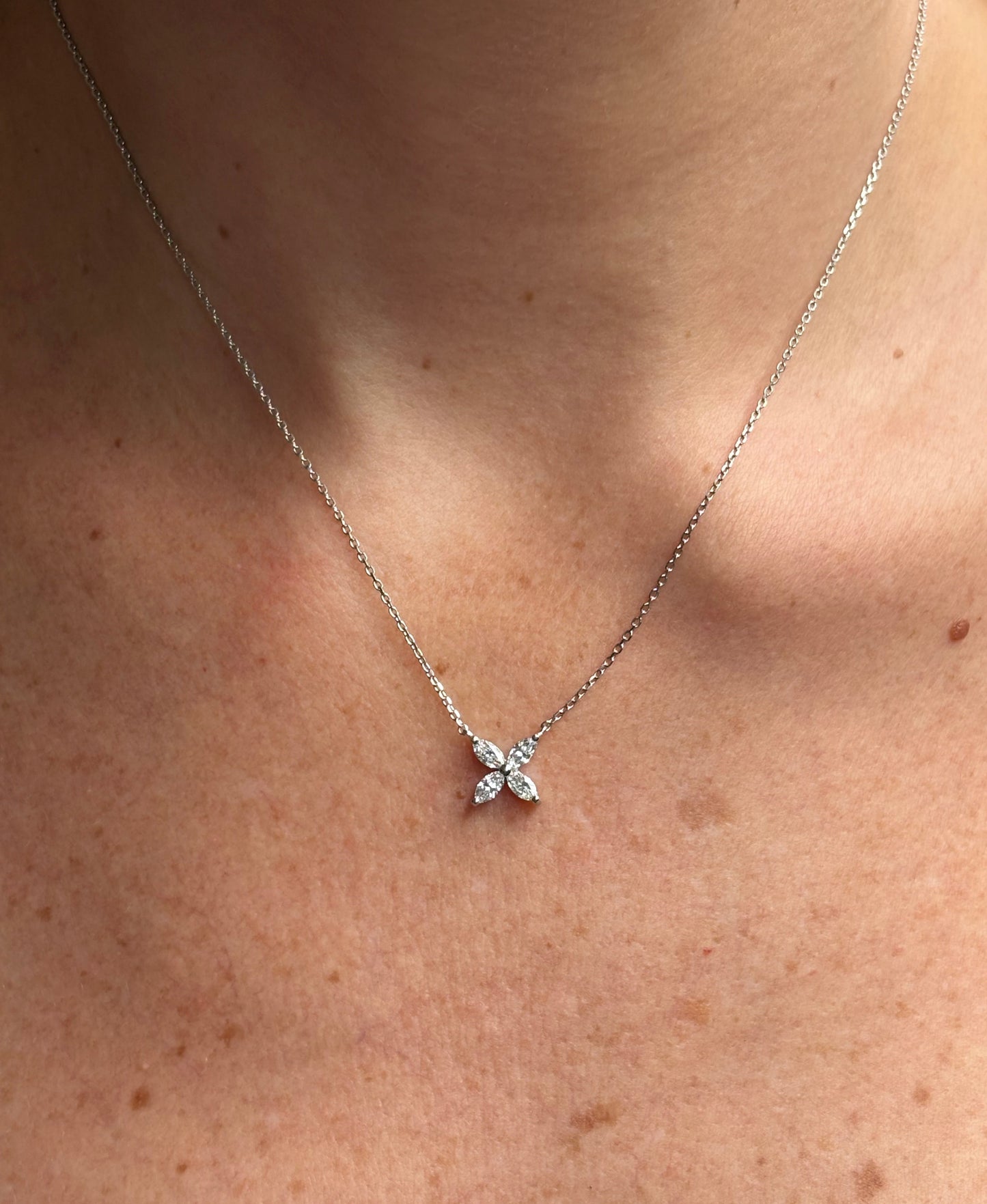 Collar Flor Diamante