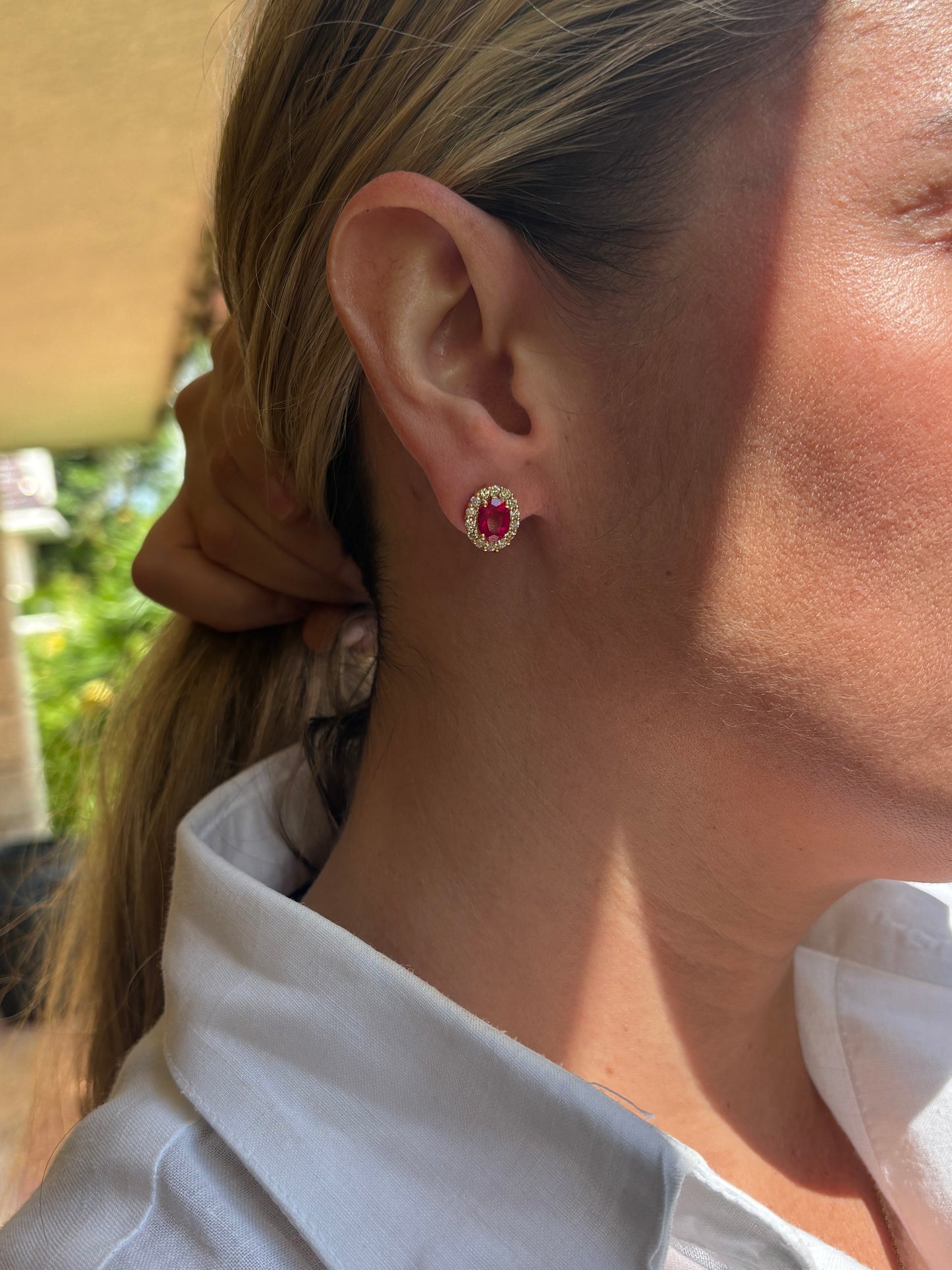 Aretes roseta de rubí medianos