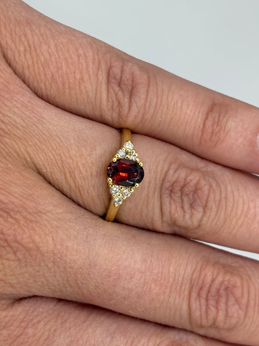 Anillo Lorenza Granate