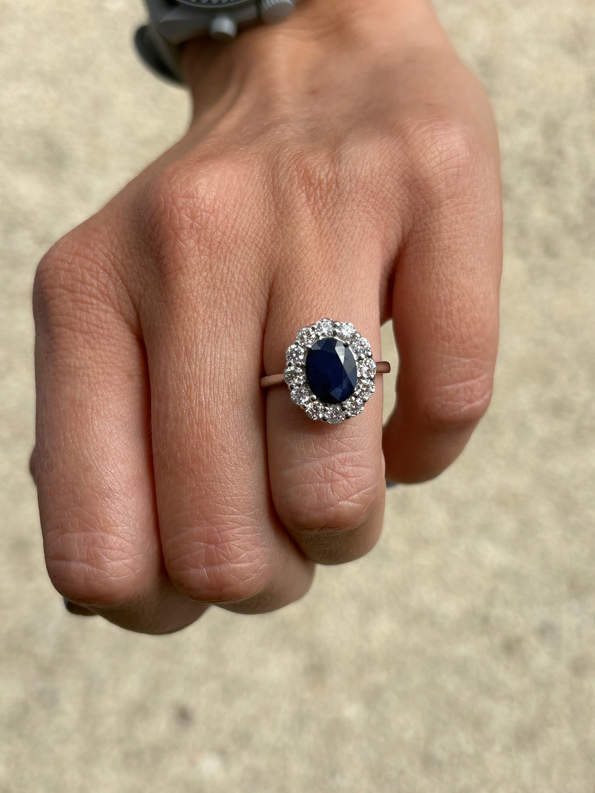 Anillo Diana Zafiro 9x7 de diamantes en oro de 14K, vista 2 | Emiliana