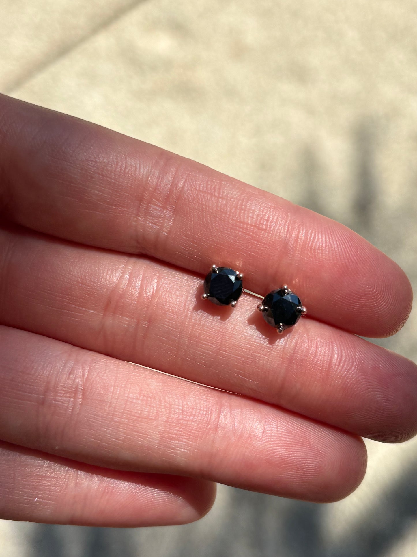 Broqueles Negros 1.5 Cts c/u