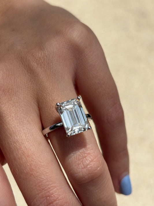 Solitario corte Esmeralda 6 cts