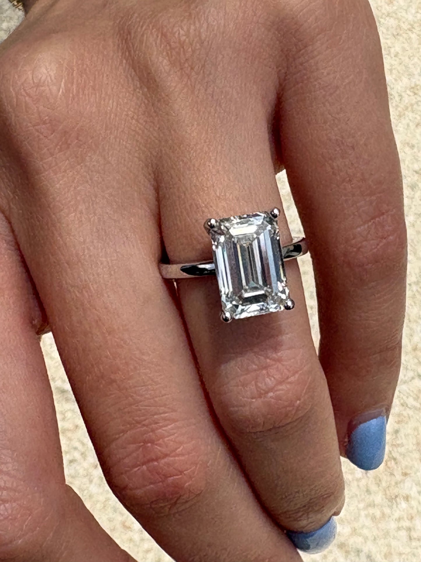 Solitario corte Esmeralda 6 cts