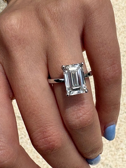 Solitario corte Esmeralda 6 cts