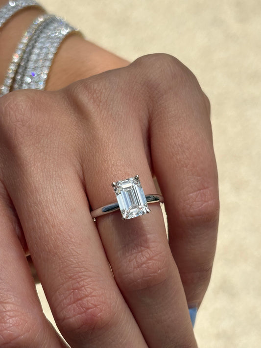 Solitario corte Esmeralda 3 Cts